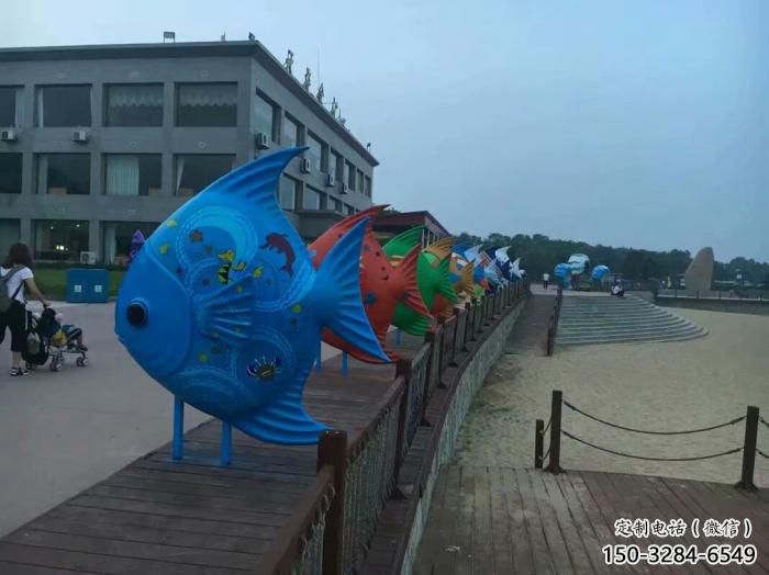 商場(chǎng)玻璃鋼金魚(yú)雕塑 仿真海洋生物雕塑 店門(mén)口小品 商場(chǎng)玻璃鋼金魚(yú)雕塑 仿真海洋生物雕塑 店門(mén)口小品
