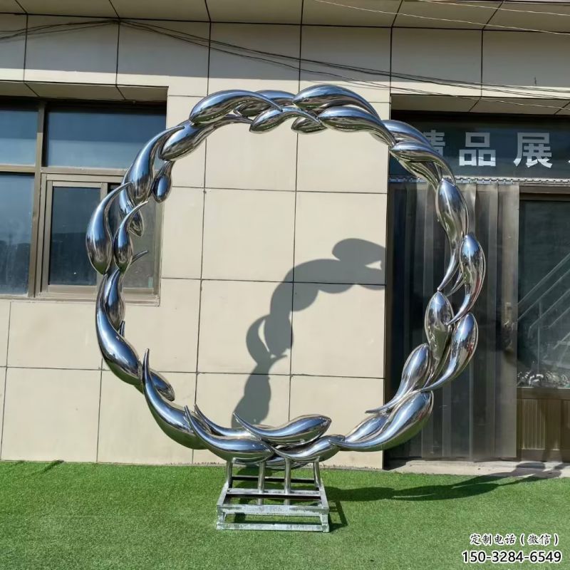 金魚雕塑訂做特供，室外軟裝，標(biāo)志圓環(huán)金魚雕塑供應(yīng)