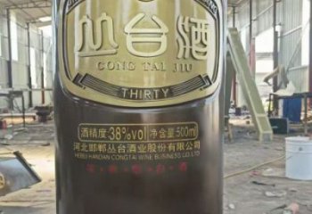室內(nèi)酒瓶雕塑，拉絲景觀雕塑，抽象效果