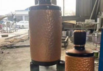 藝術(shù)酒瓶雕塑展品，室外軟裝，展示玻璃鋼酒瓶雕塑訂做