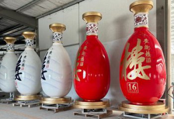 洋酒瓶雕塑預(yù)定，小區(qū)擺件，玻璃鋼洋酒瓶雕塑廠家