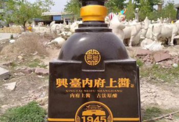 洋酒瓶雕塑專供，景區(qū)雕塑，玻璃鋼洋酒瓶雕塑提供
