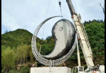 大型月亮雕塑，鍍銅景觀雕塑，鏡面工藝