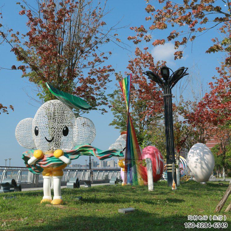麗江戶外鏤空卡通雕塑供應(yīng)，花園小品，鐵藝卡通雕塑展品